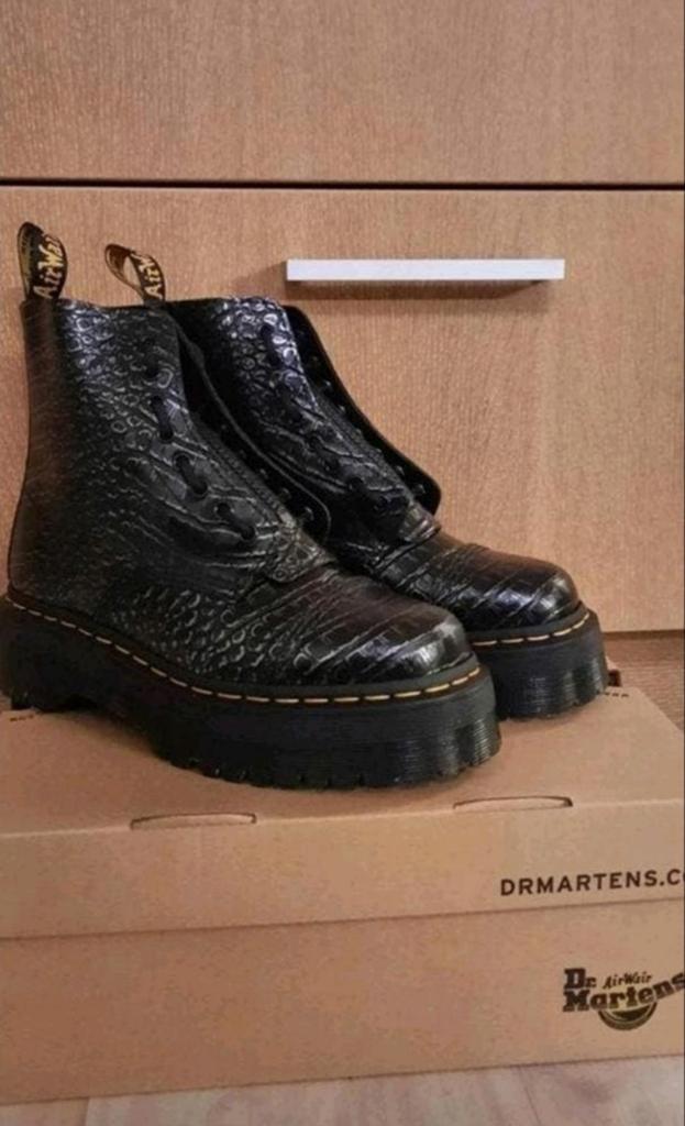 Nieuwe dr. Martens maat 39 croco zilver, Zwart, Lage of Enkellaarzen, Nieuw, Ophalen of Verzenden