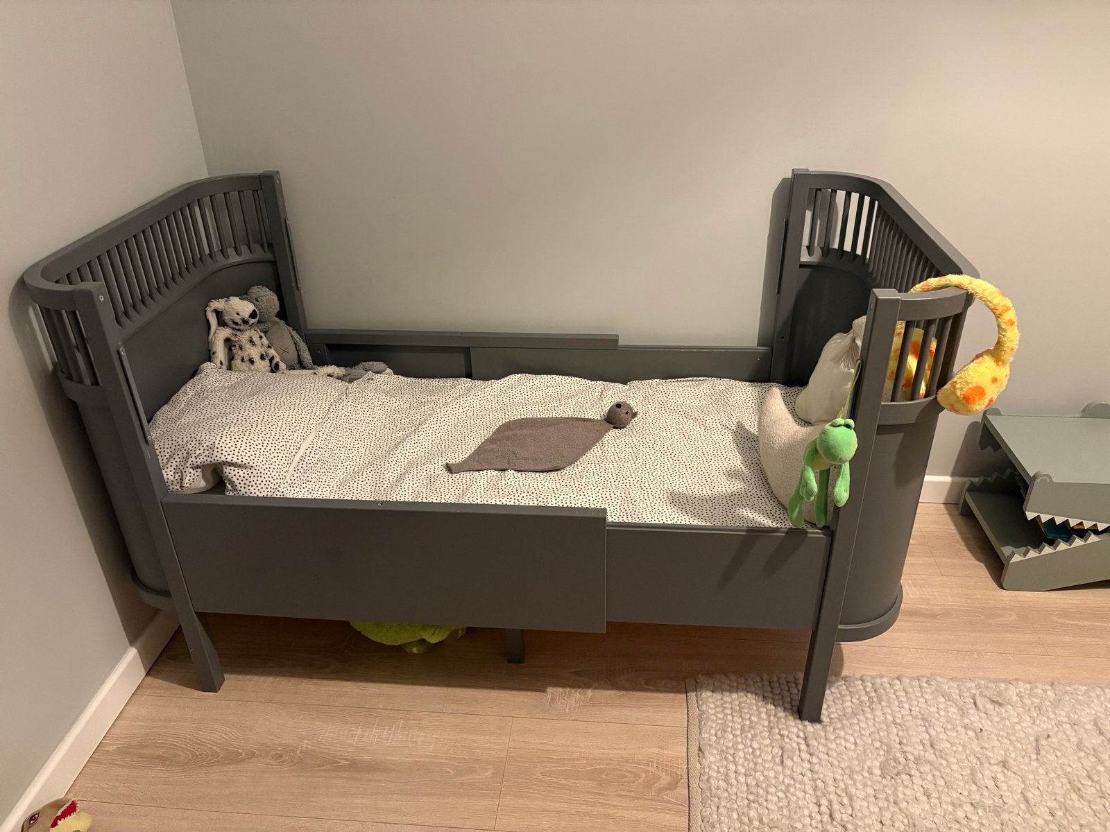 Sebra meegroeibed (wieg/ledikant/juniorbed) incl. matras, Ophalen, 190 cm of minder, Grijs, Hout