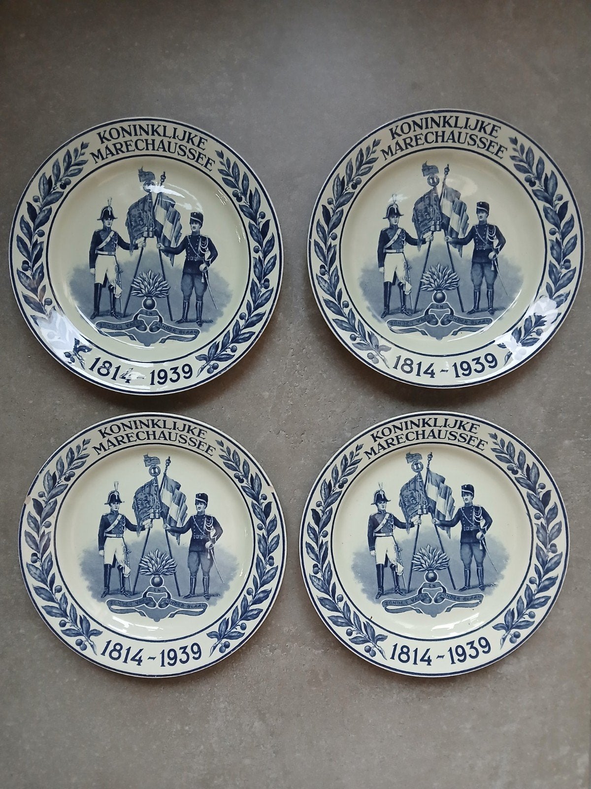 4x Koninklijke Marechaussee borden - Societé Céramique, Ophalen
