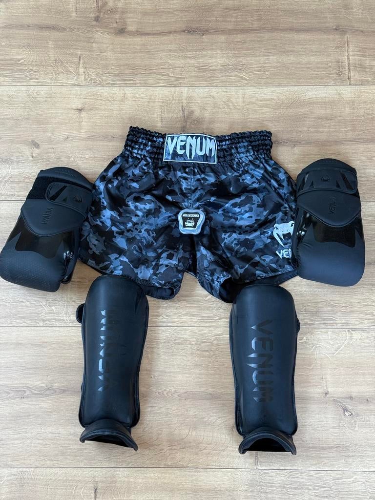 NIEUW! Venum kickboksset, nooit gebruikt., Groter dan maat XL, Overige, Vechtsportmateriaal, Nieuw