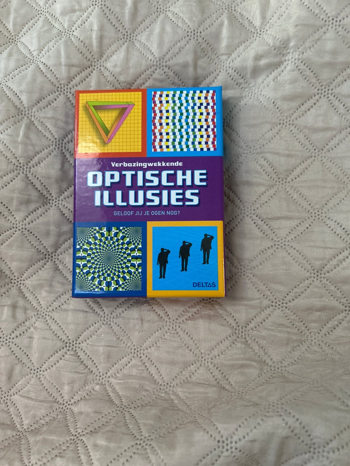 Verbazingwekkende Optische Illusies - Gelooft u uw ogen nog?, Ophalen of Verzenden, Zo goed als nieuw