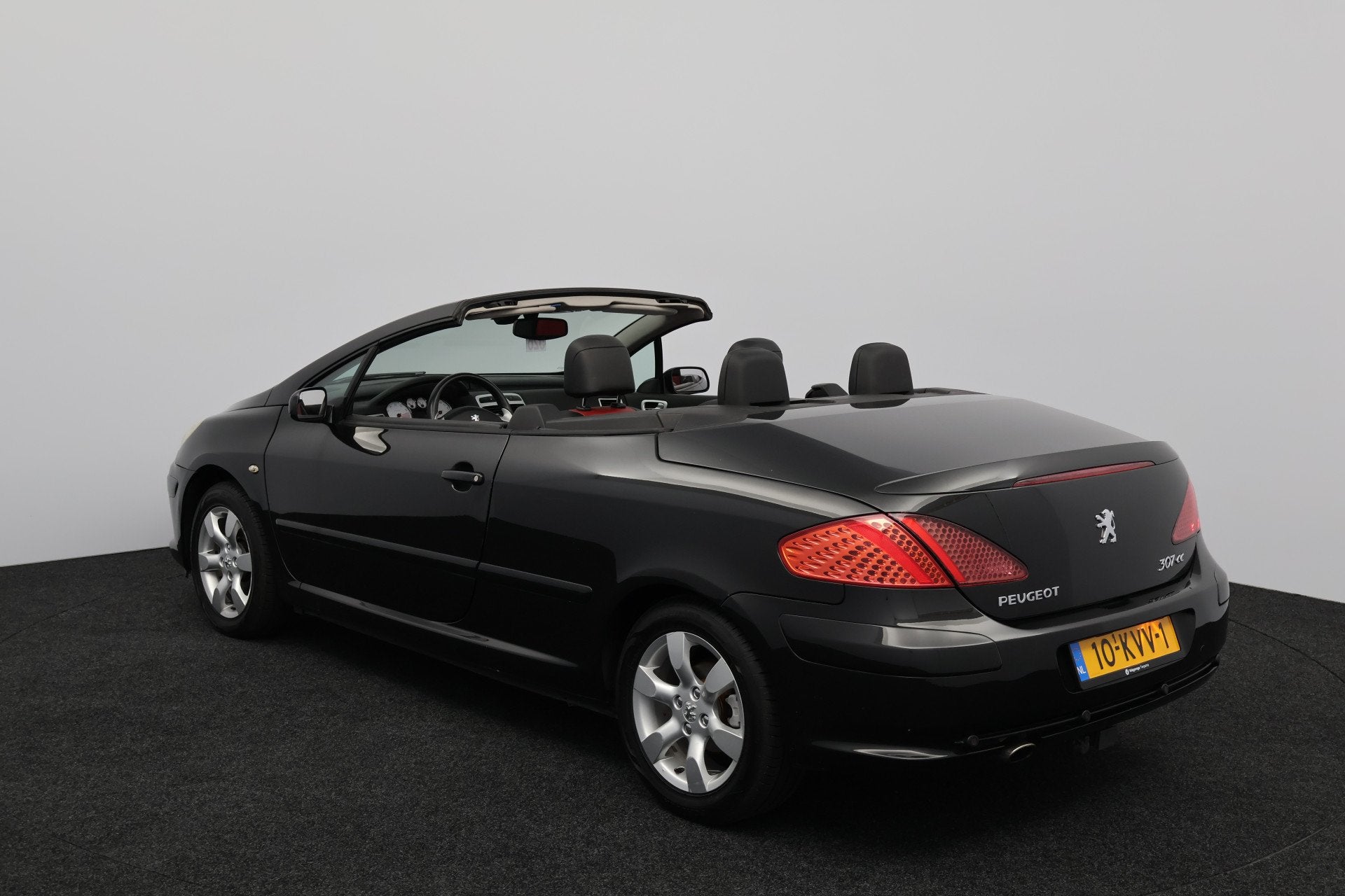 Peugeot 307 CC 2.0-16V/ Automaat!/ Leder/ Elek. Kap/ Stoelve, Gebruikt, Zwart, 4 cilinders, Cabriolet