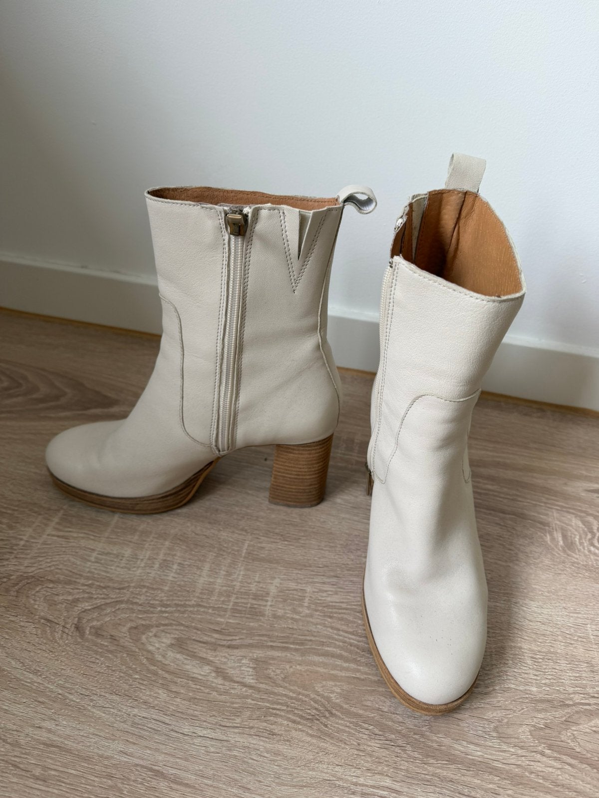 Enkellaarsjes Tango mt 38, Ophalen, Beige, Lage of Enkellaarzen, Zo goed als nieuw