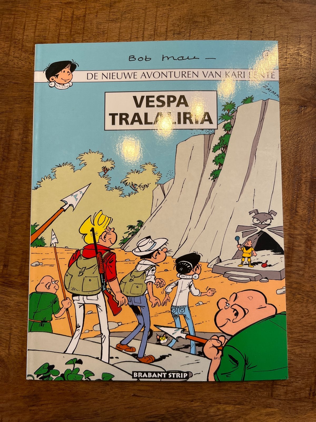 Kari Lente - Vespa Tralaliria (Bob Mau), Eén stripboek, Ophalen of Verzenden, Zo goed als nieuw