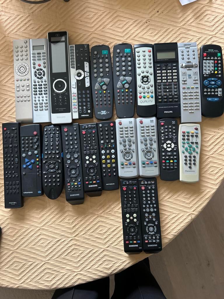 Grote collectie afstandsbedieningen (20+stuks), Ophalen, Gebruikt, Origineel, Dvd