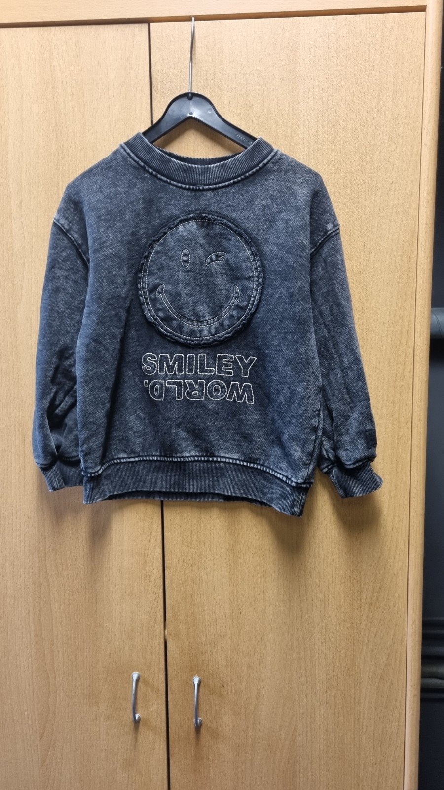 Leuke H&M trui maat 110/116 met smiley opdruk, Gebruikt, Trui of Vest, H&M, Ophalen of Verzenden