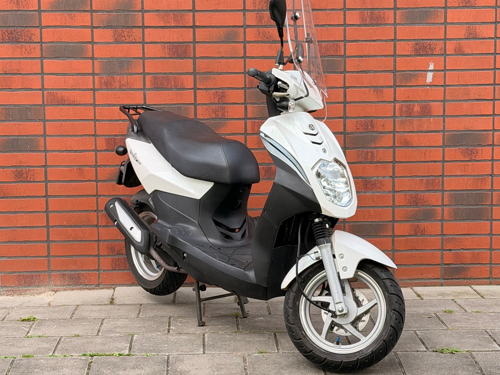 Sym Orbit 50 scooter -  Parlemoer Wit Nette staat  als Nieuw, Ophalen, Gebruikt, Benzine, Orbit