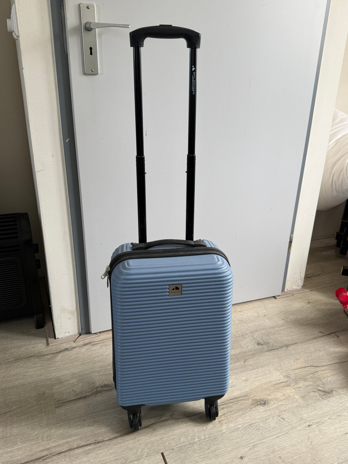 Rolkoffer nooit gebruikt, Sieraden, Tassen en Uiterlijk, Koffers, Ophalen, Wieltjes, Hard kunststof, Nieuw