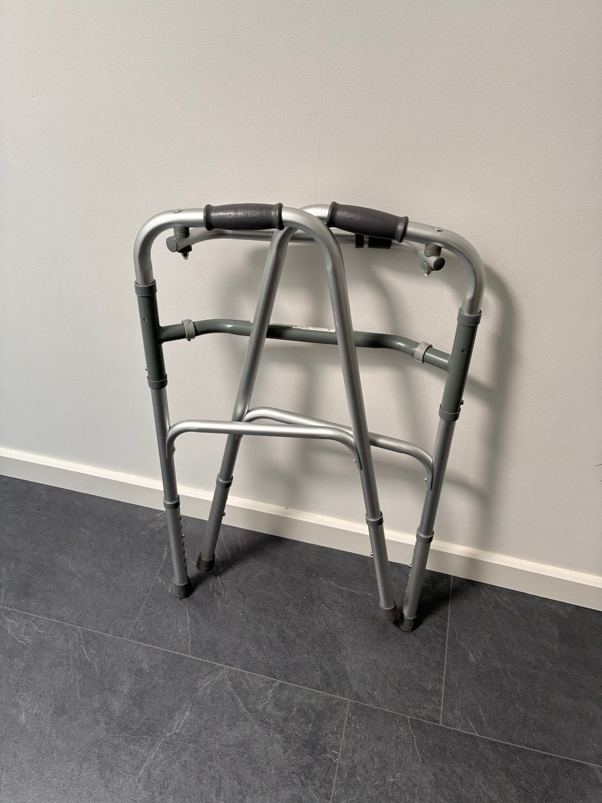 Opklapbaar aluminium looprek, Diversen, Ophalen, In hoogte verstelbaar, Zo goed als nieuw