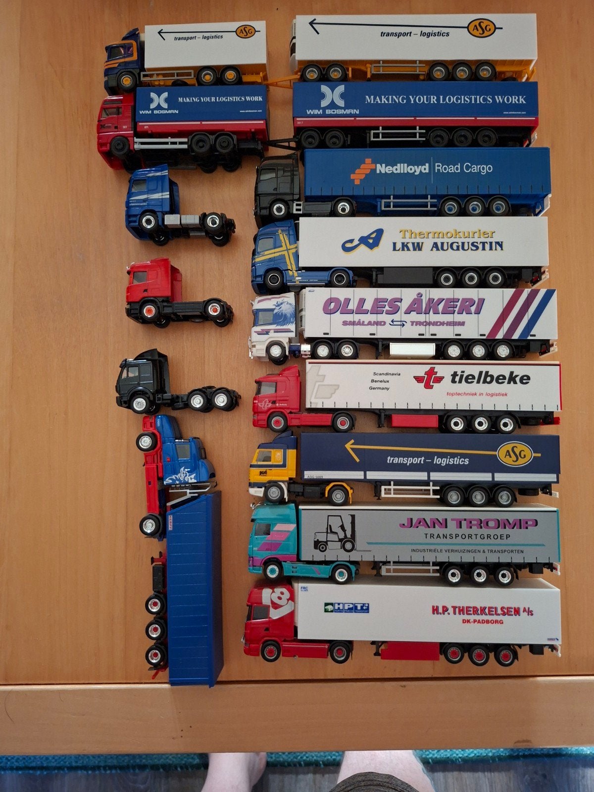 Te koop diverse herpa vrachtwagens, Hobby en Vrije tijd, Modelauto's | 1:87, Ophalen of Verzenden, Zo goed als nieuw, Bus of Vrachtwagen