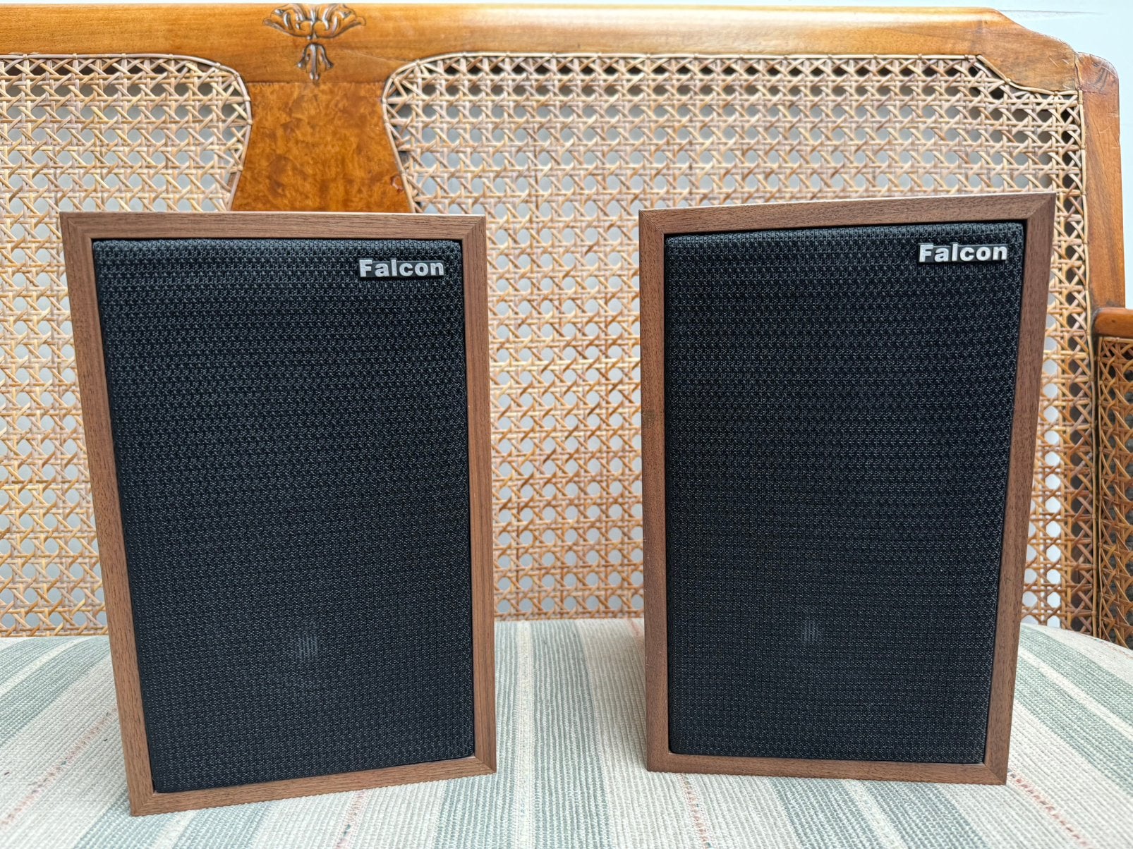 Nieuw Falcon LS3/5A Gold Badge Walnoot Monitor Speakers