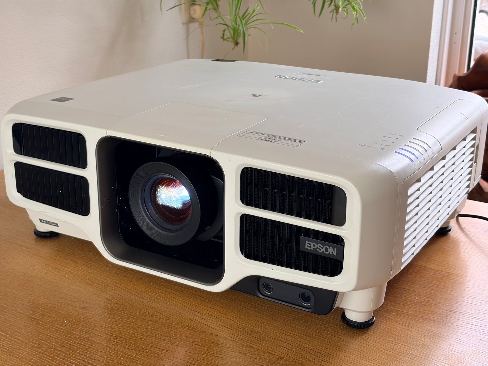 Epson EB-L1300U – 8.000 lumen Laserbeamer met 4K Enhancement, Ophalen of Verzenden, Zo goed als nieuw, Tv en Weergevers