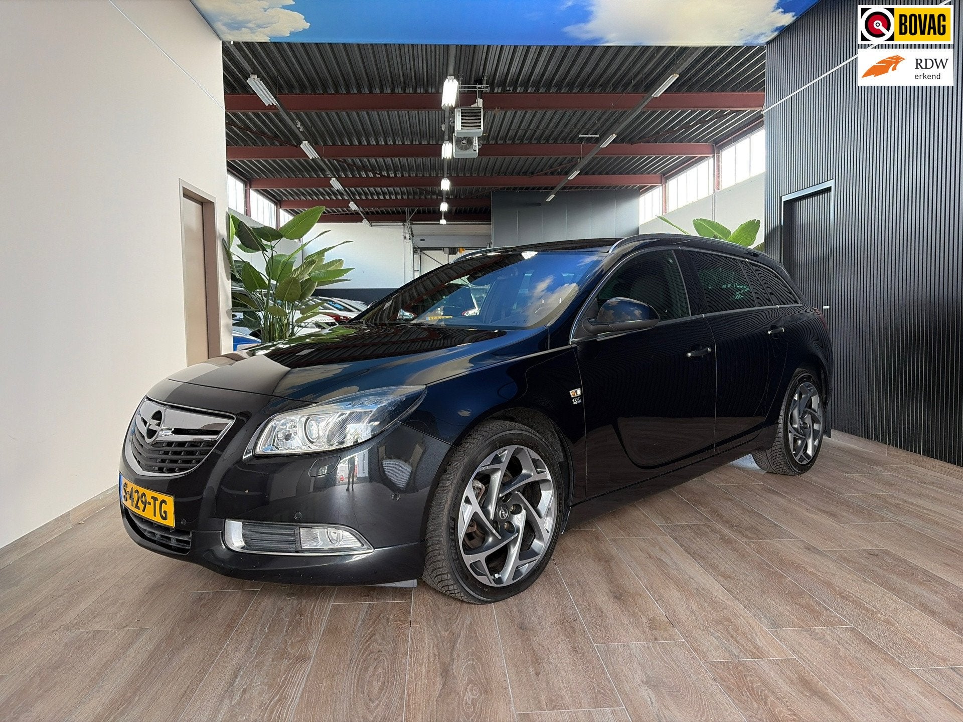 Opel Insignia Sports Tourer 2.0 Turbo Cosmo 4x4/ OPC-Line. v, Auto's, Opel, 4 cilinders, Zwart, Vierwielaandrijving, Geïmporteerd