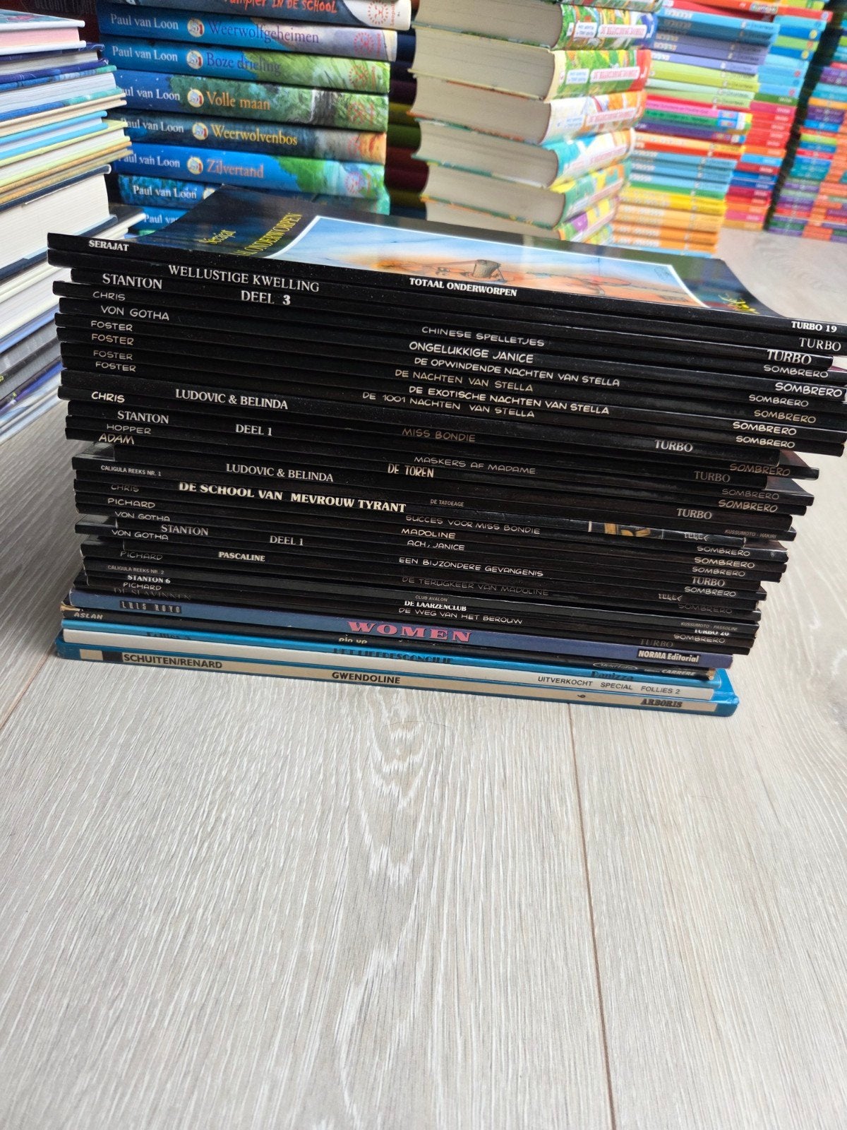 33x erotiek 18+ stripboeken, Meerdere stripboeken, Ophalen of Verzenden, Gelezen