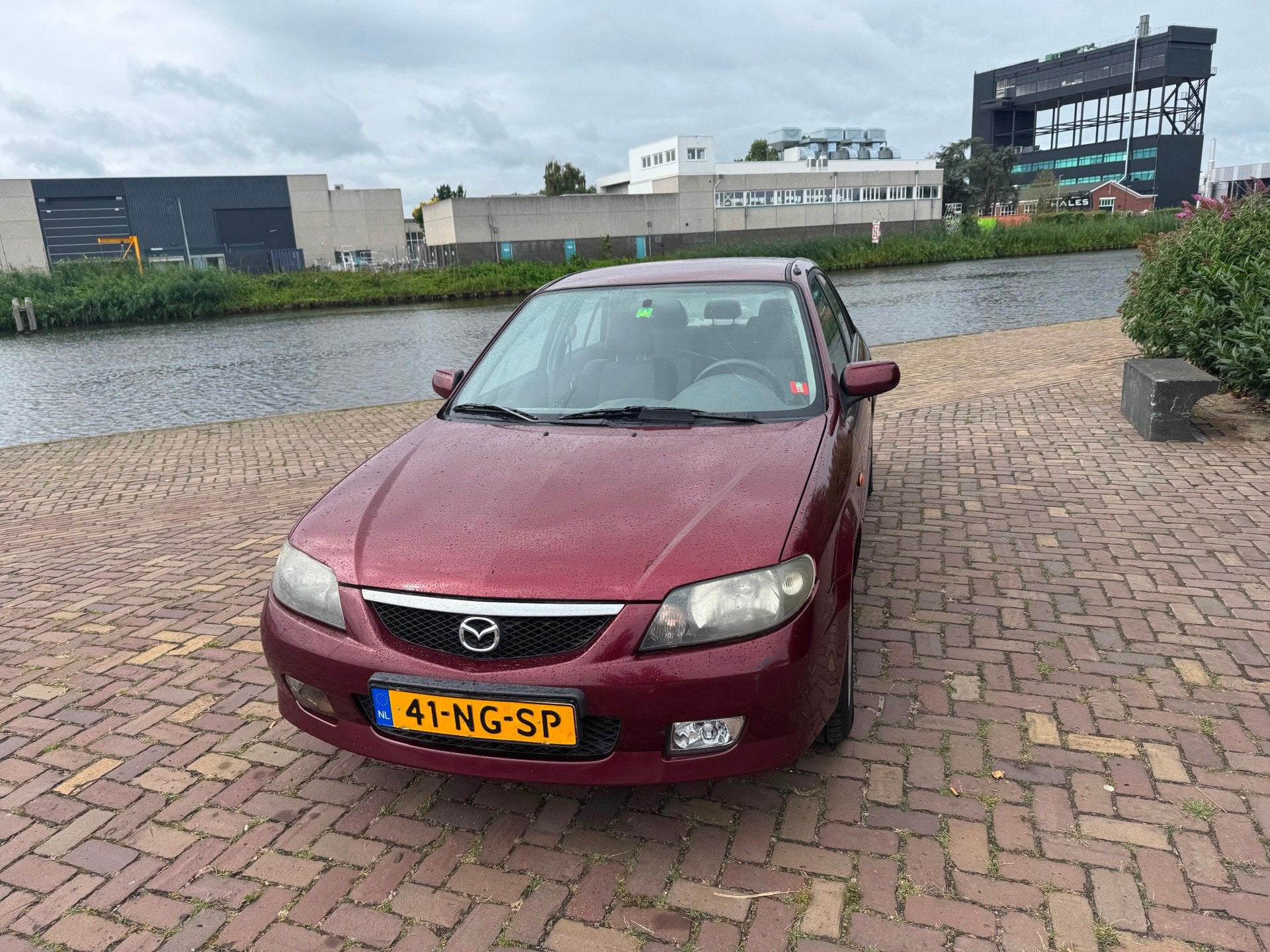 Mazda 323 1.6i Exclusive EXPORT!, Auto's, Mazda, Gebruikt, 4 cilinders, 400 kg, 1070 kg