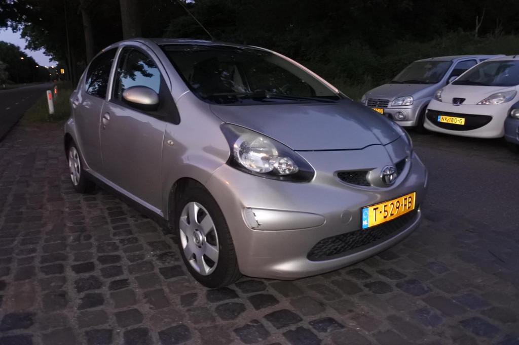 Toyota Aygo 1.0-12V 5 drs 206 dkm nw apk 31-5-2027, Voorwielaandrijving, Gebruikt, Bruin, 4 stoelen