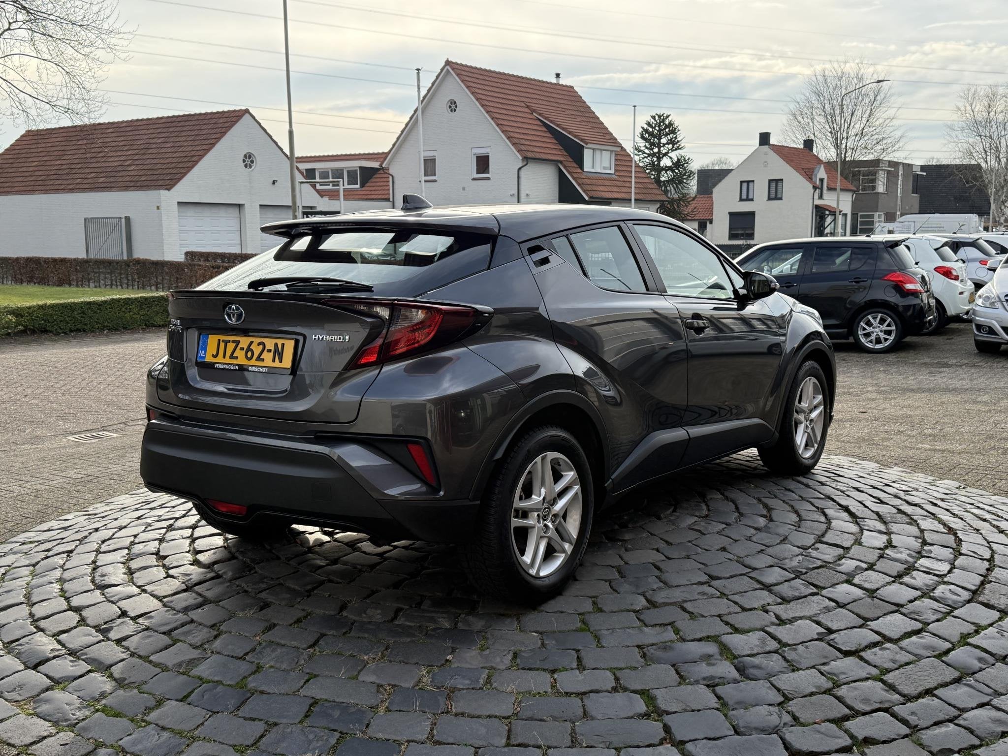 Toyota C-HR 1.8 Hybrid Dynamic | 17" LMV | Carplay | Adap.Cr, 12 maanden, Stof, 4 cilinders, 122 pk