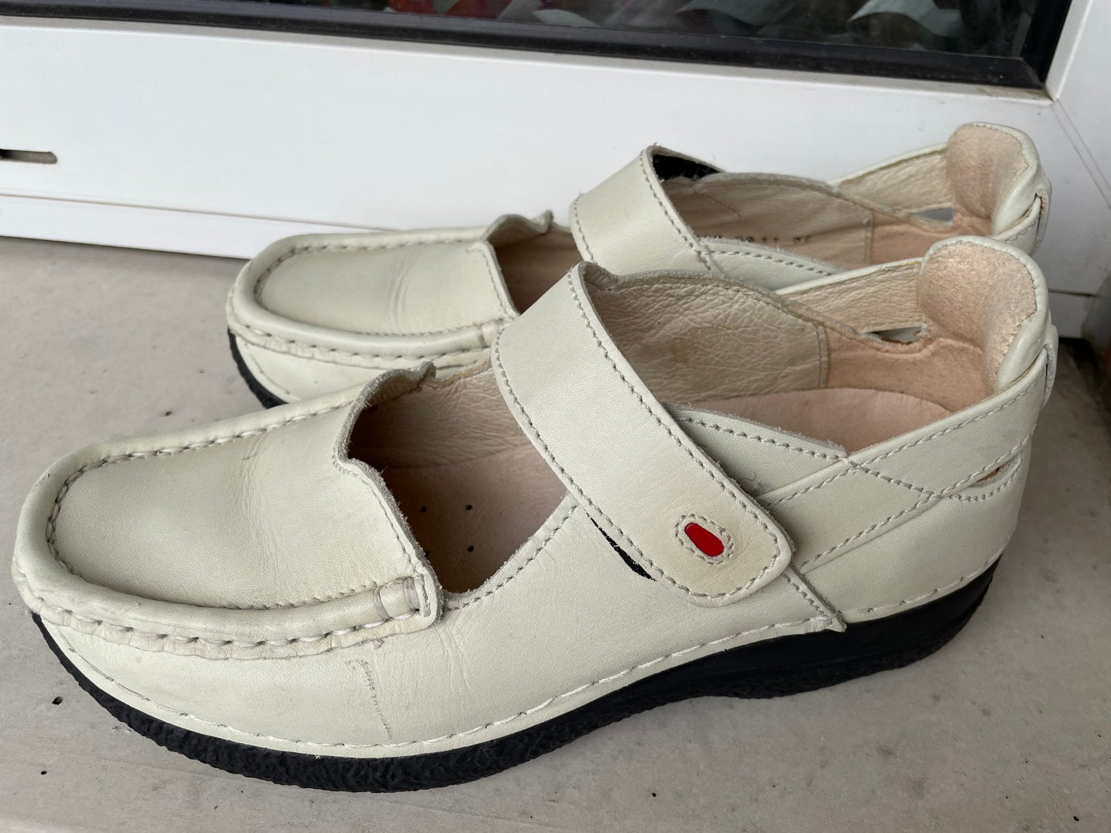 Te koop wolky schoenen mt 37 vaste prijs 30 euro., Ophalen, Zo goed als nieuw, Sneakers of Gympen
