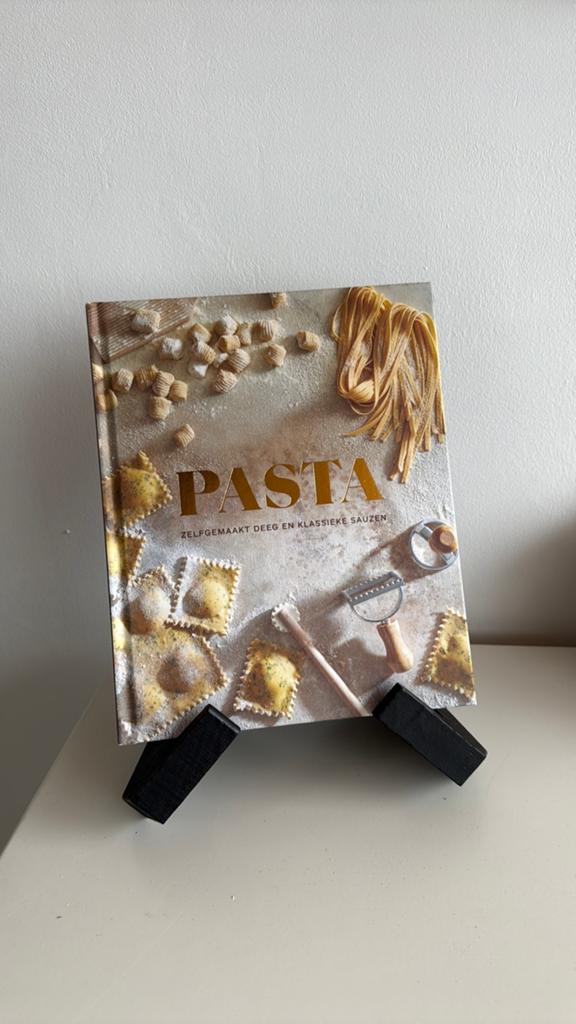 Pasta kookboek met boekstandaard, Ophalen of Verzenden, Zo goed als nieuw, Italië