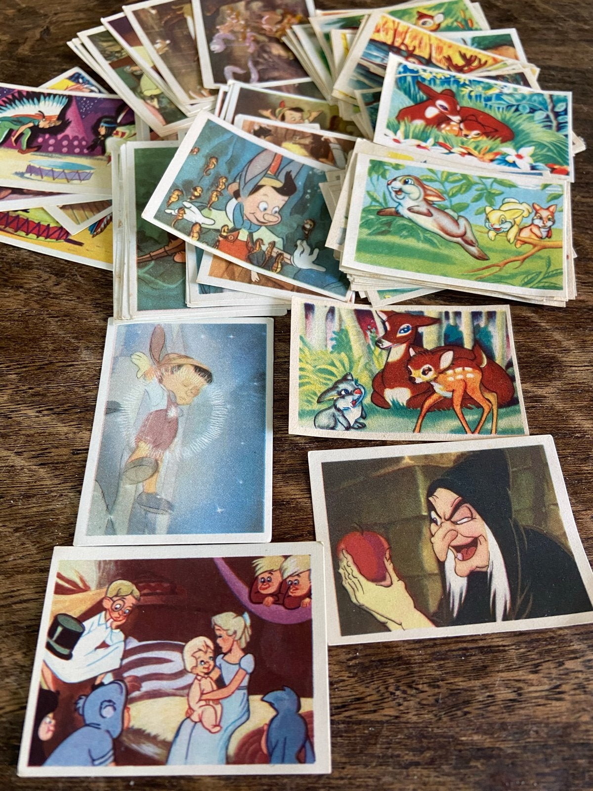 Vintage Disney Plaatjes - zoals Pinokkio, Bambi, Sneeuwwitje, Ophalen of Verzenden, Gebruikt, Meerdere plaatjes