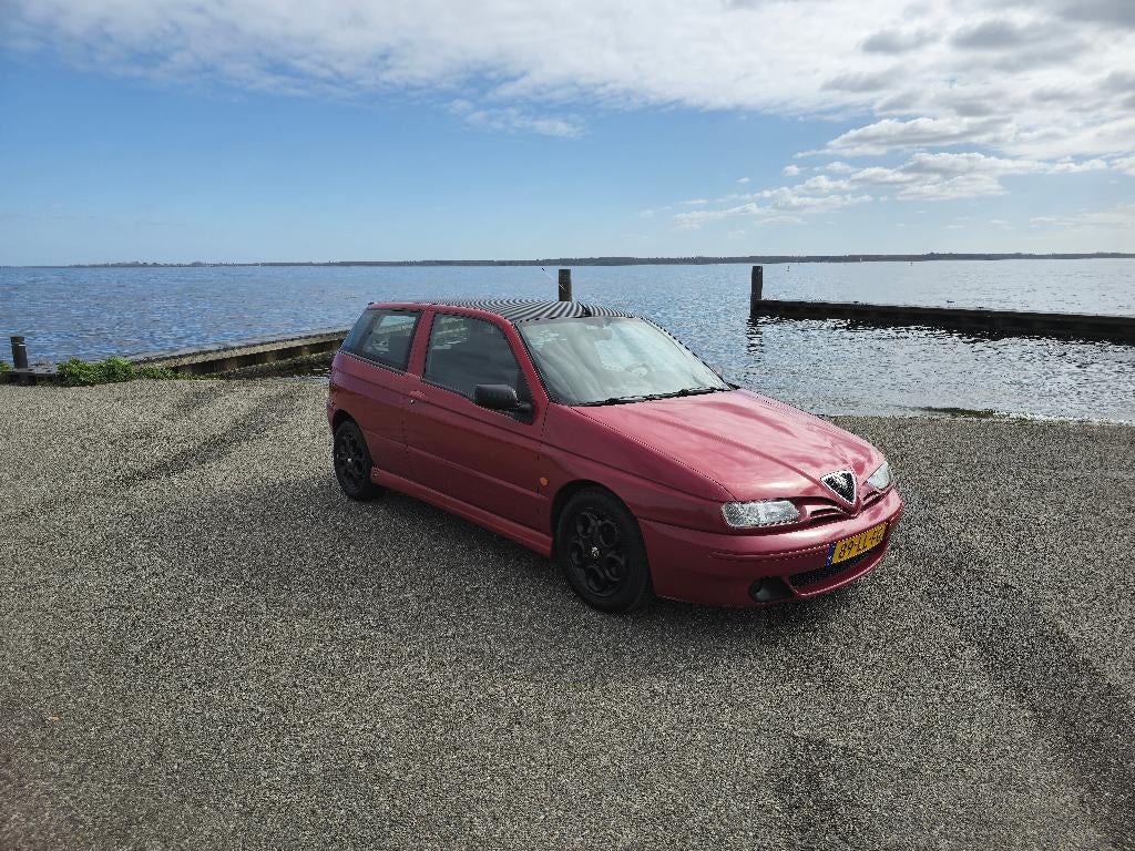 Alfa Romeo 145 2.0 QV 1999 Rood, Auto's, Alfa Romeo, Bedrijf, ABS, Airbags, Airconditioning, Bluetooth, Climate control, Elektrische buitenspiegels