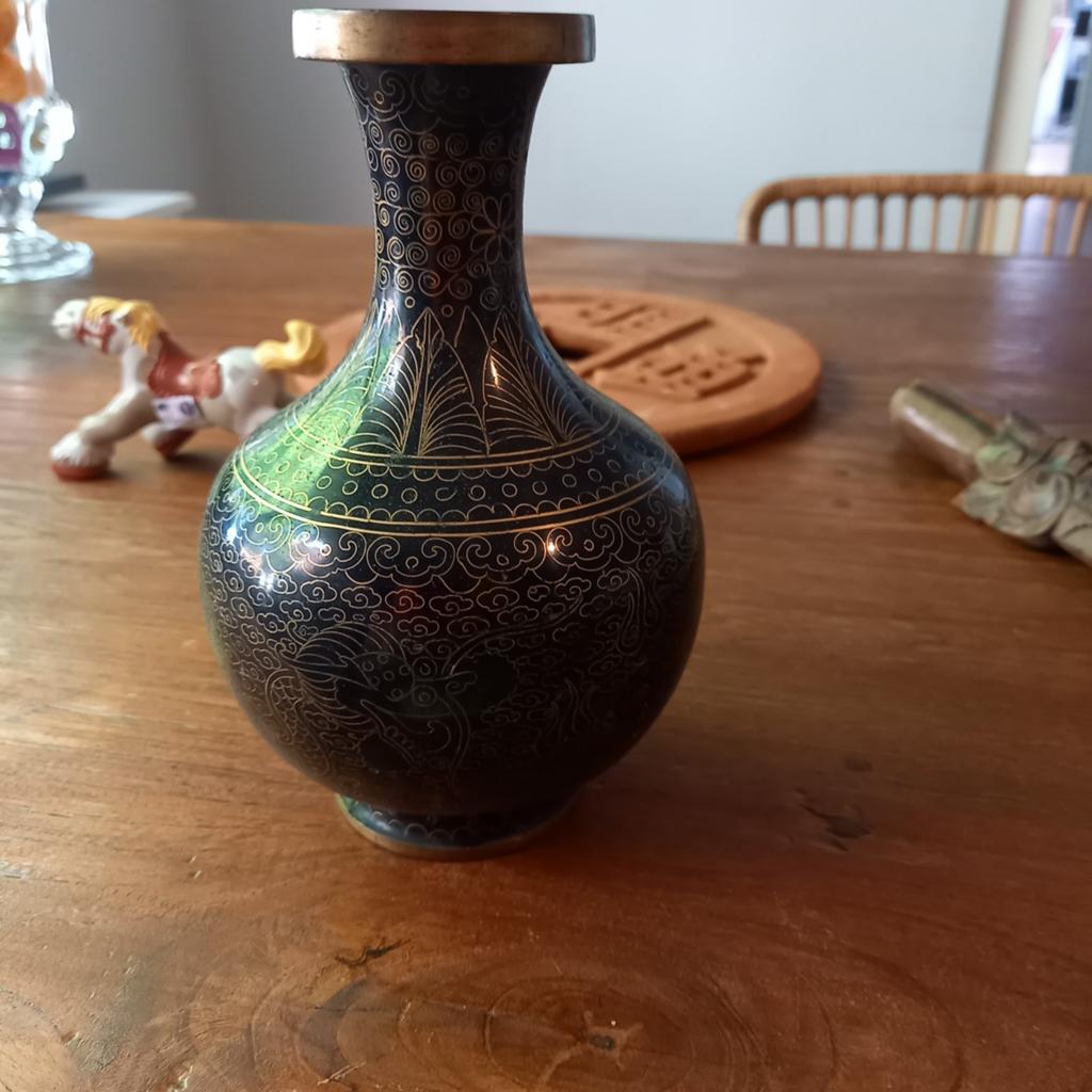 Vintage Chinese cloisonné vaas in zwart-goudkleur, uniek, Antiek en Kunst, Ophalen of Verzenden