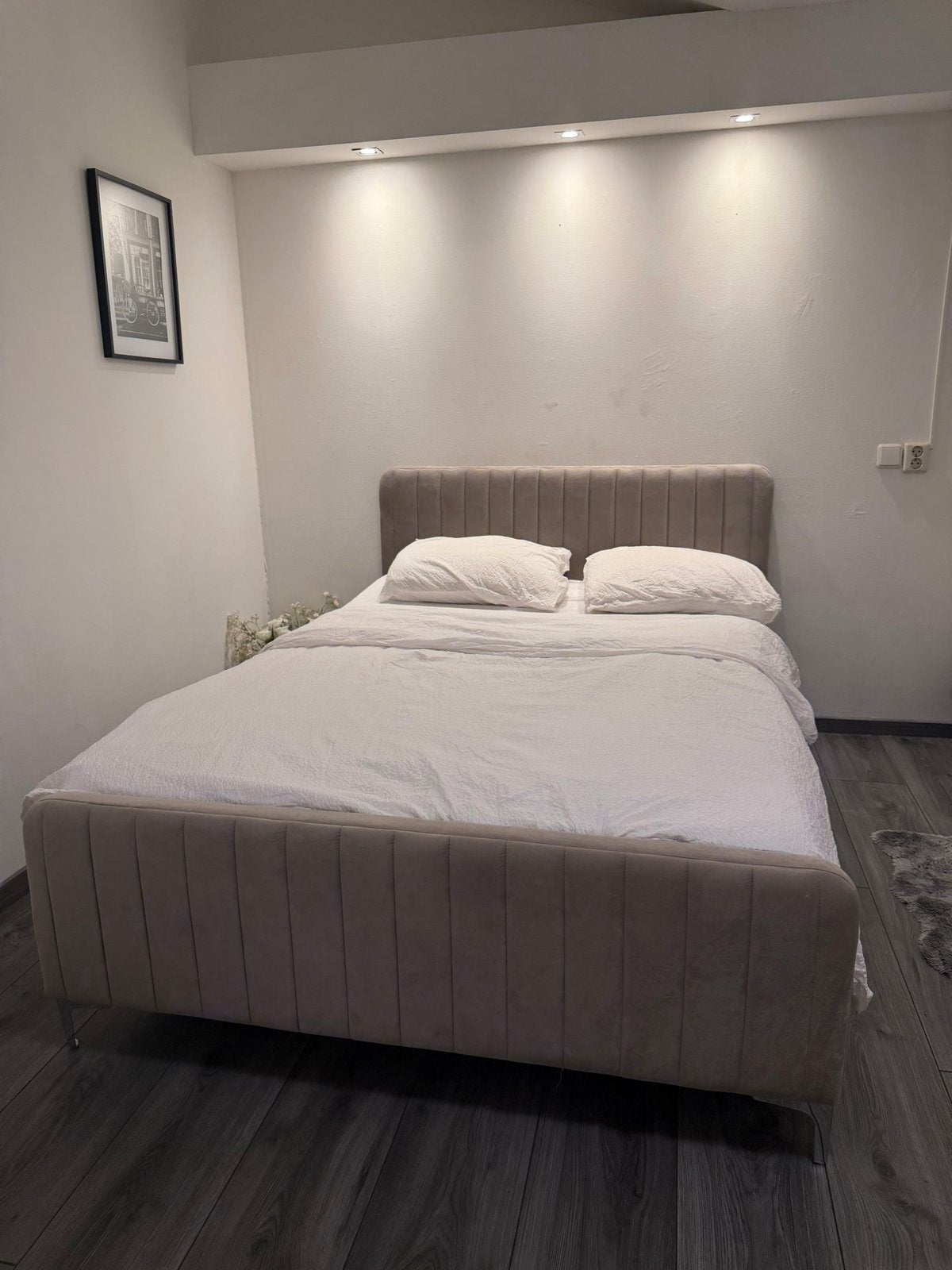 Stijlvol tweepersoonsbed met gestoffeerd hoofdbord, Ophalen, Beige, Tweepersoons, 140 cm