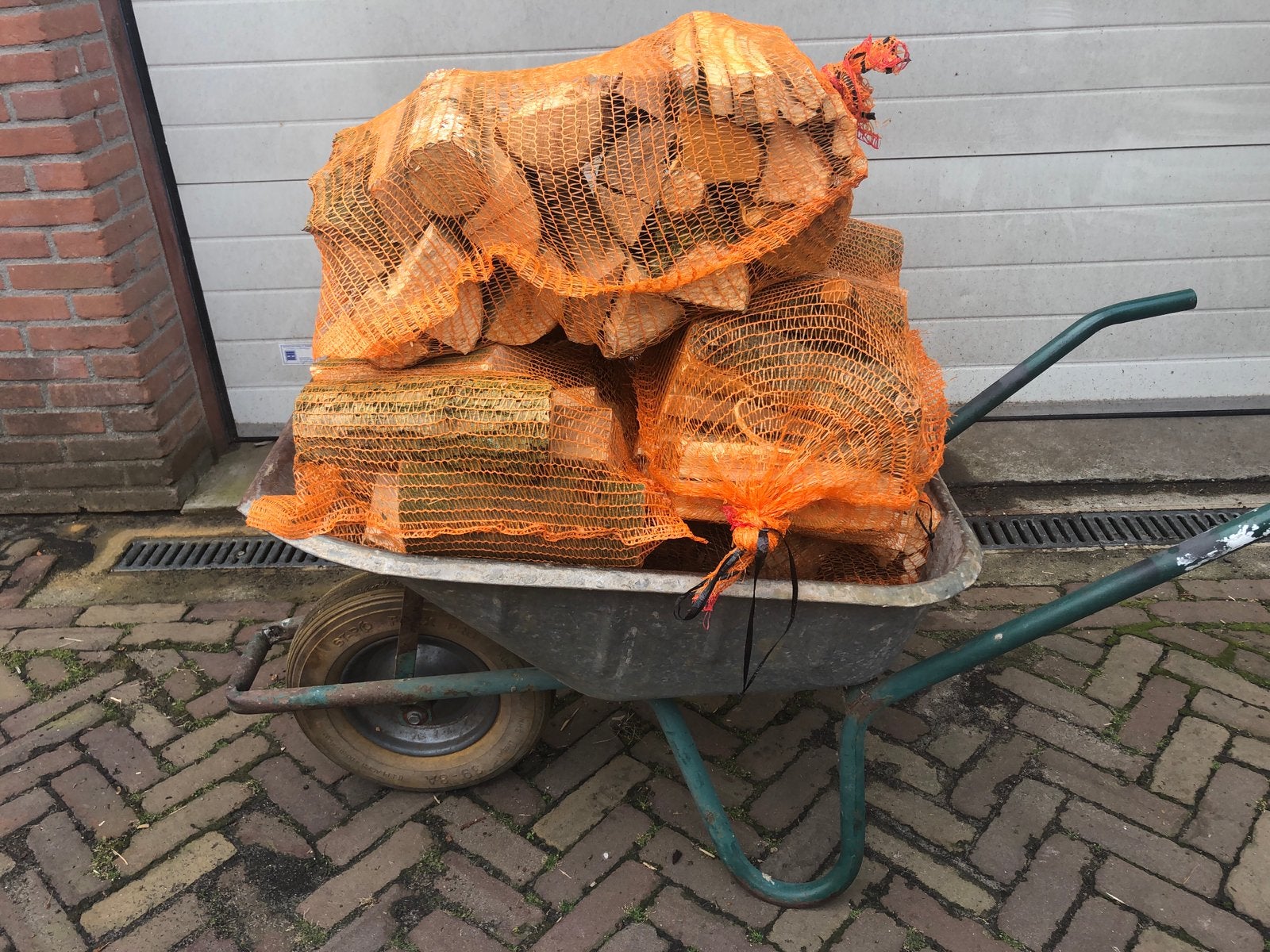 grote netzakken droog haardhout 12 kg, Tuin en Terras, Haardhout, Minder dan 3 m³, Ophalen, Elzenhout, Blokken