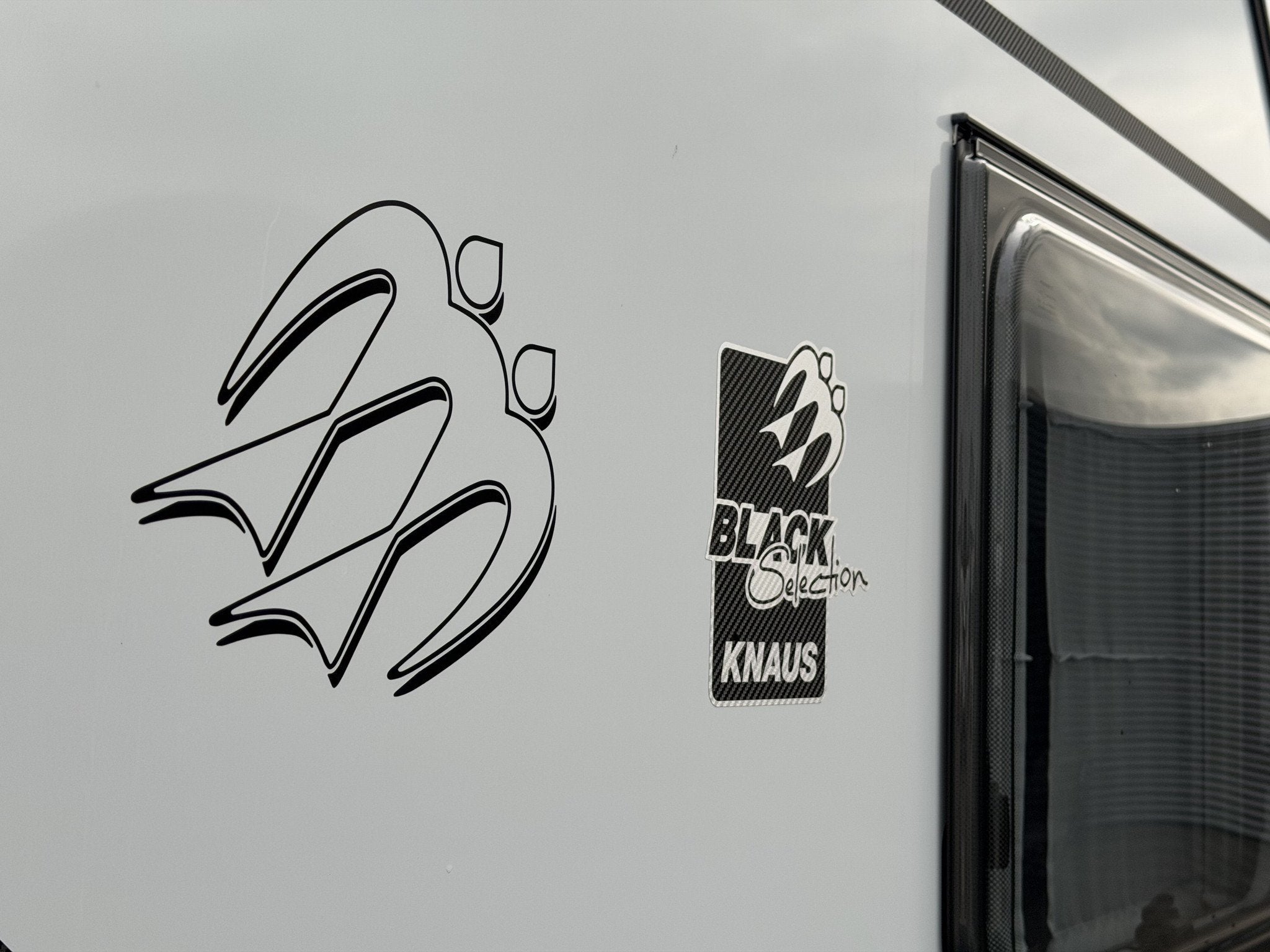 Knaus SUDWIND 420 QD Black Selection Campovolo grey / 50% De, Caravans en Kamperen, Bedrijf, Tot en met 3, Info@deklerkcaravans.nl