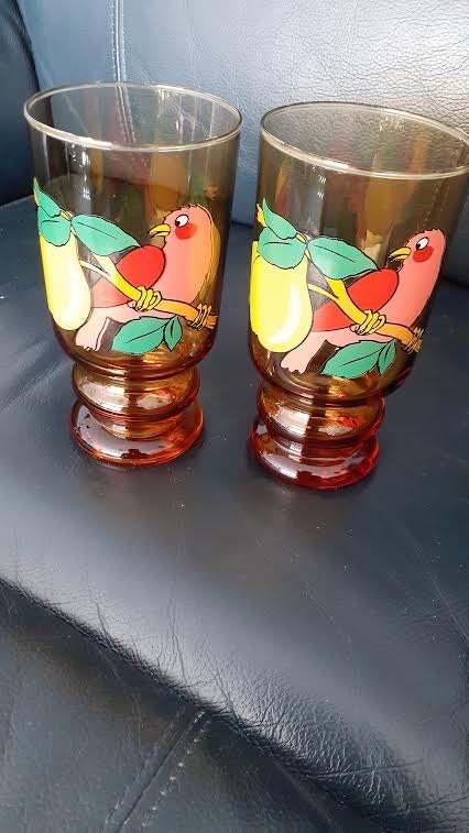 2 glazen bruine retro vintage, Verzamelen, Glas en Borrelglaasjes, Ophalen, Zo goed als nieuw, Overige typen