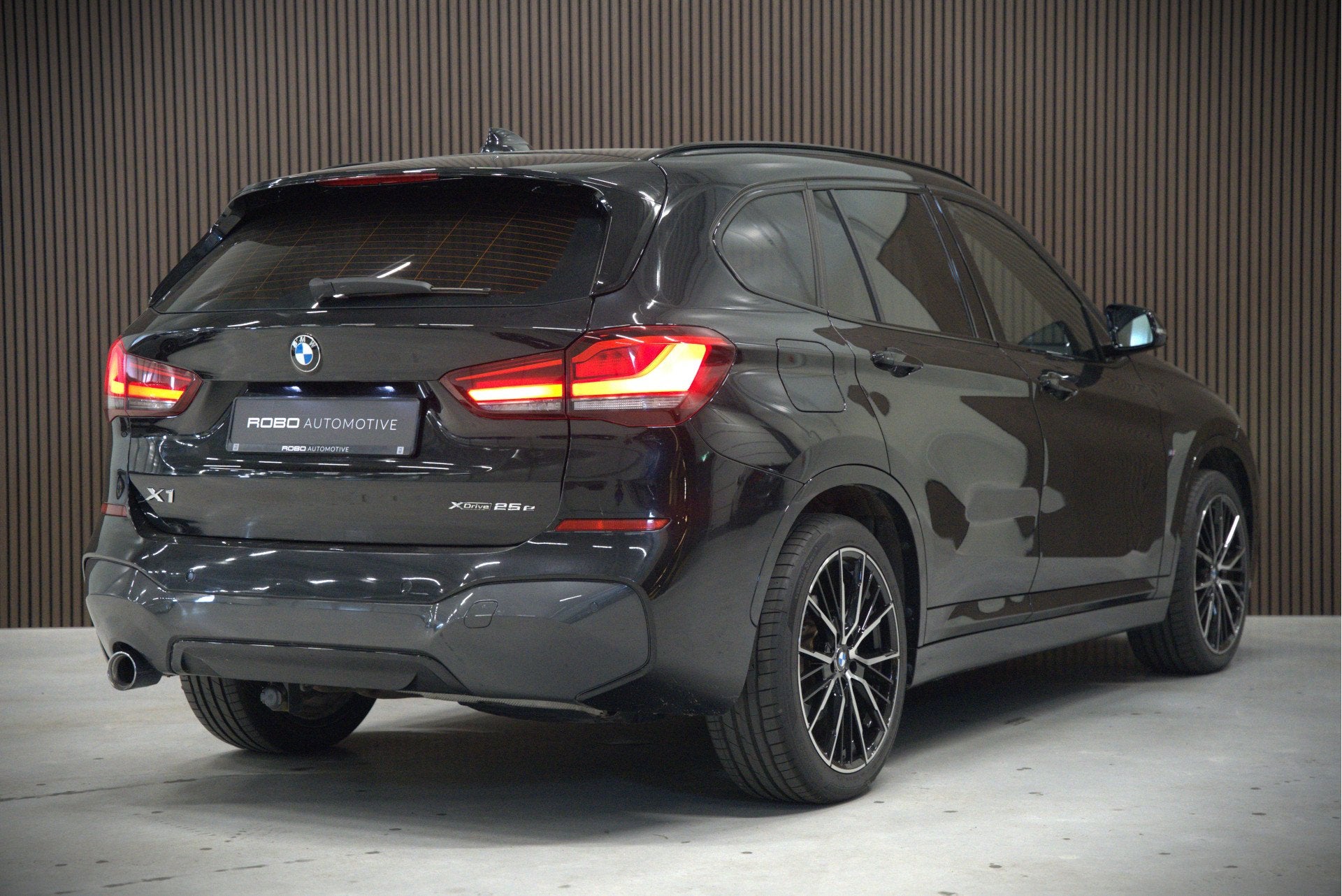 BMW X1 xDrive25e Executive M Sport | Stoelverwarming | Trekh, Auto's, Dealer onderhouden, Automatische klimaatregeling, Gebruikt