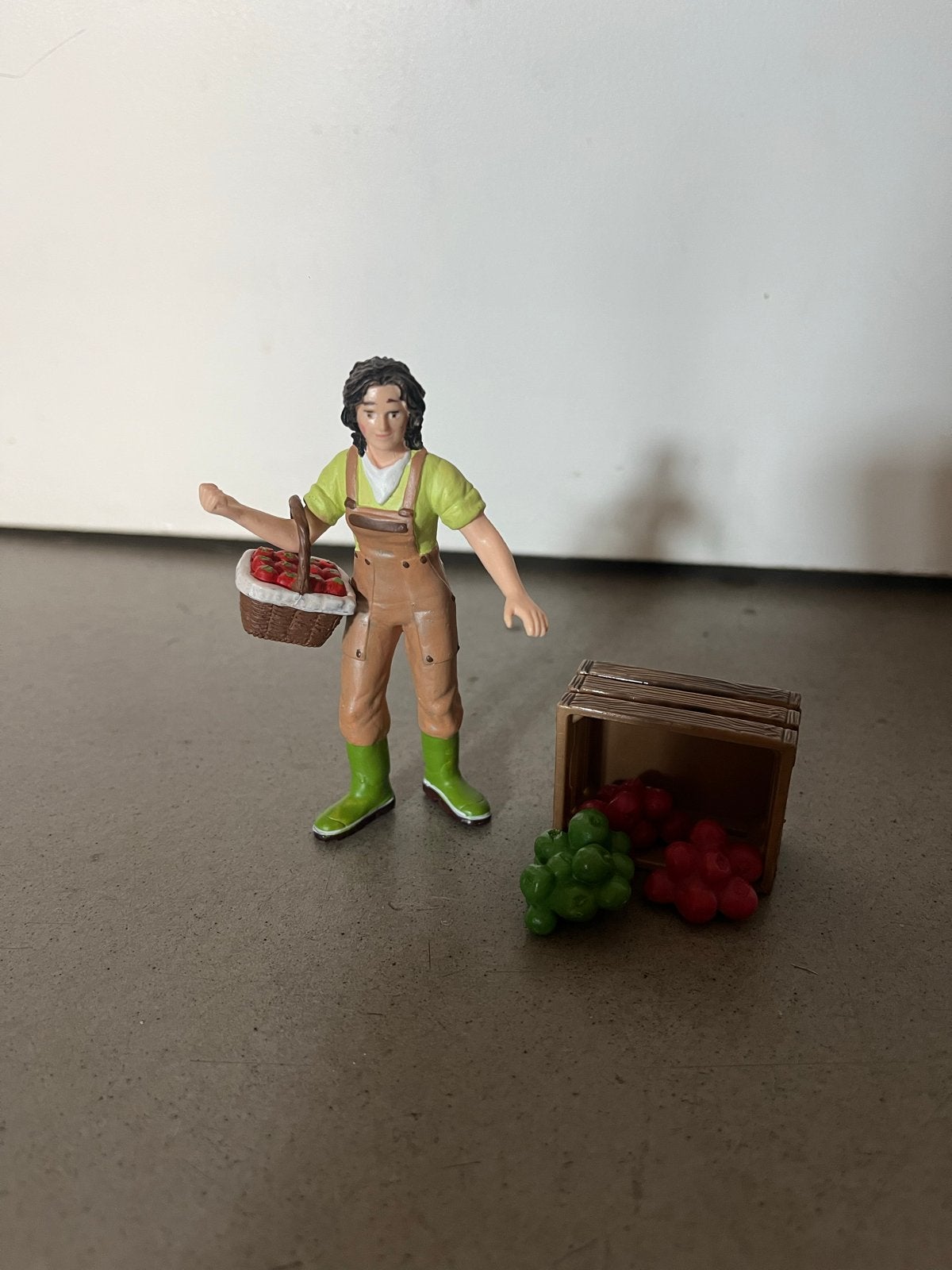 Schleich boerin met fruit en kratje, Ophalen of Verzenden, Gebruikt, Jongen of Meisje