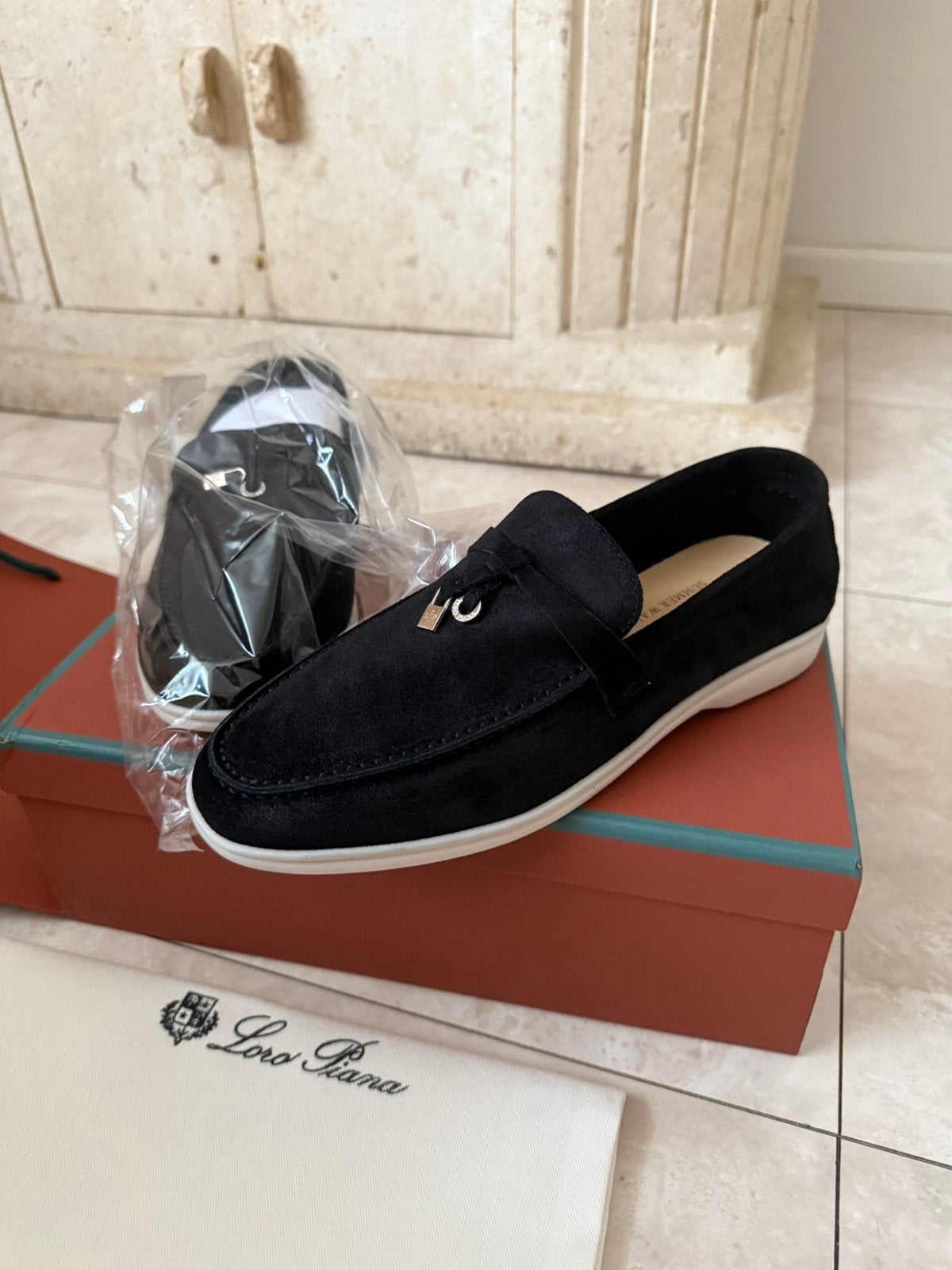 Loro piana - Zwart - Maat 39 - nieuw, Ophalen of Verzenden, Nieuw, Zwart