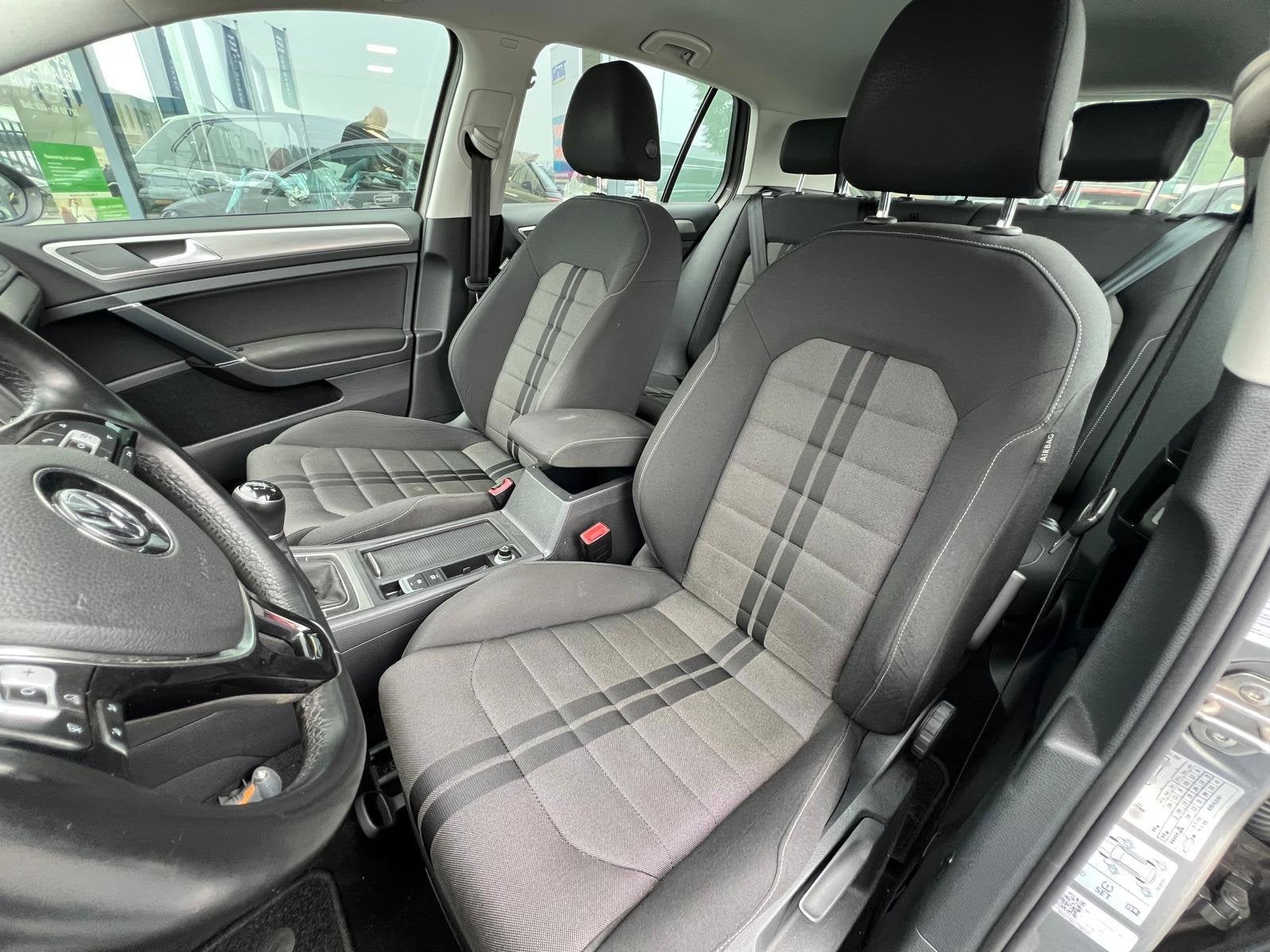 Volkswagen Golf 1.0 TSI BUSINESS EDITION CONNECTED LED, Auto's, Voorwielaandrijving, Stof, Gebruikt, Euro 6