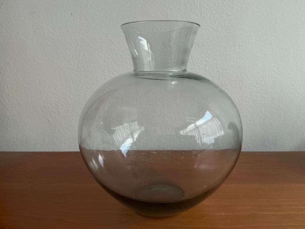 A.D.Copier: bolvaas met hals grijs h.19,5 cm Leerdam ca 1946, Antiek en Kunst, Antiek | Glas en Kristal, Ophalen of Verzenden