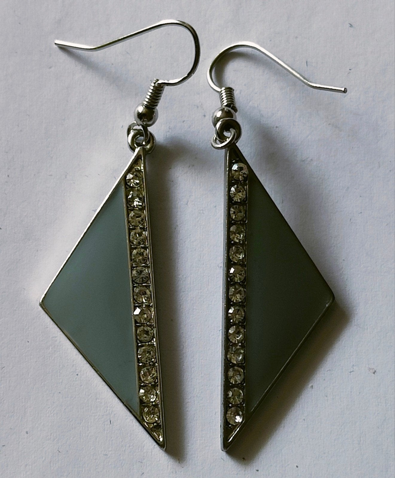 Prachtige licht grijze hang oorbellen met strass, Sieraden, Tassen en Uiterlijk, Oorbellen, Overige materialen, Nieuw, Ophalen of Verzenden