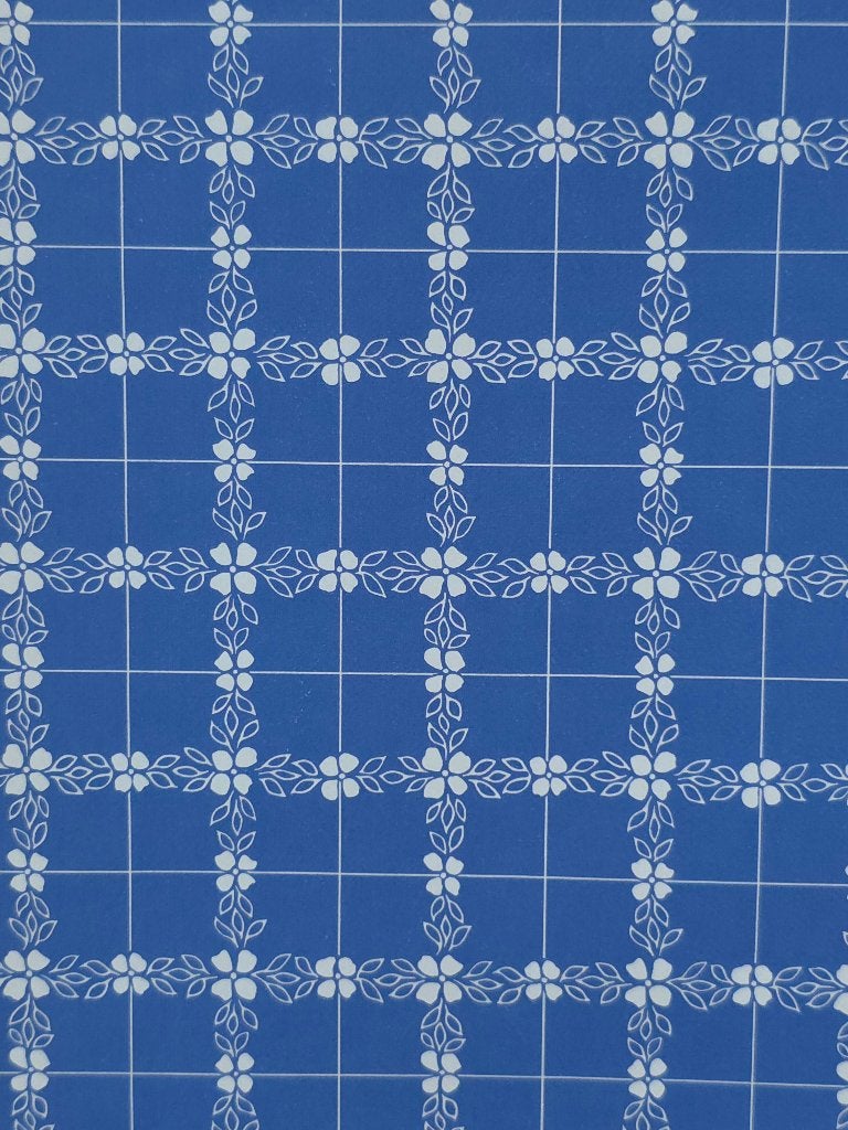 5742 Vintage bloemenbehang blauw wit grafisch ruit swiet, Ophalen of Verzenden, Wit