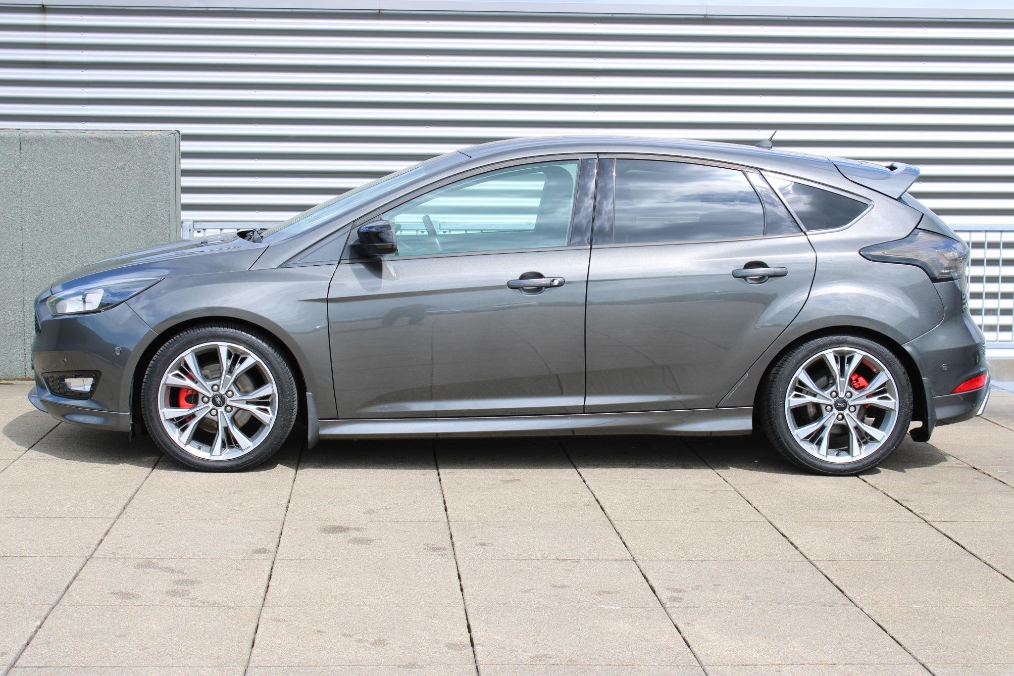 Ford Focus 1.5 ST-Line 182 Navigatie / Camera / LMV / Alcant, Auto's, 4 cilinders, Automatische klimaatregeling, Origineel Nederlands