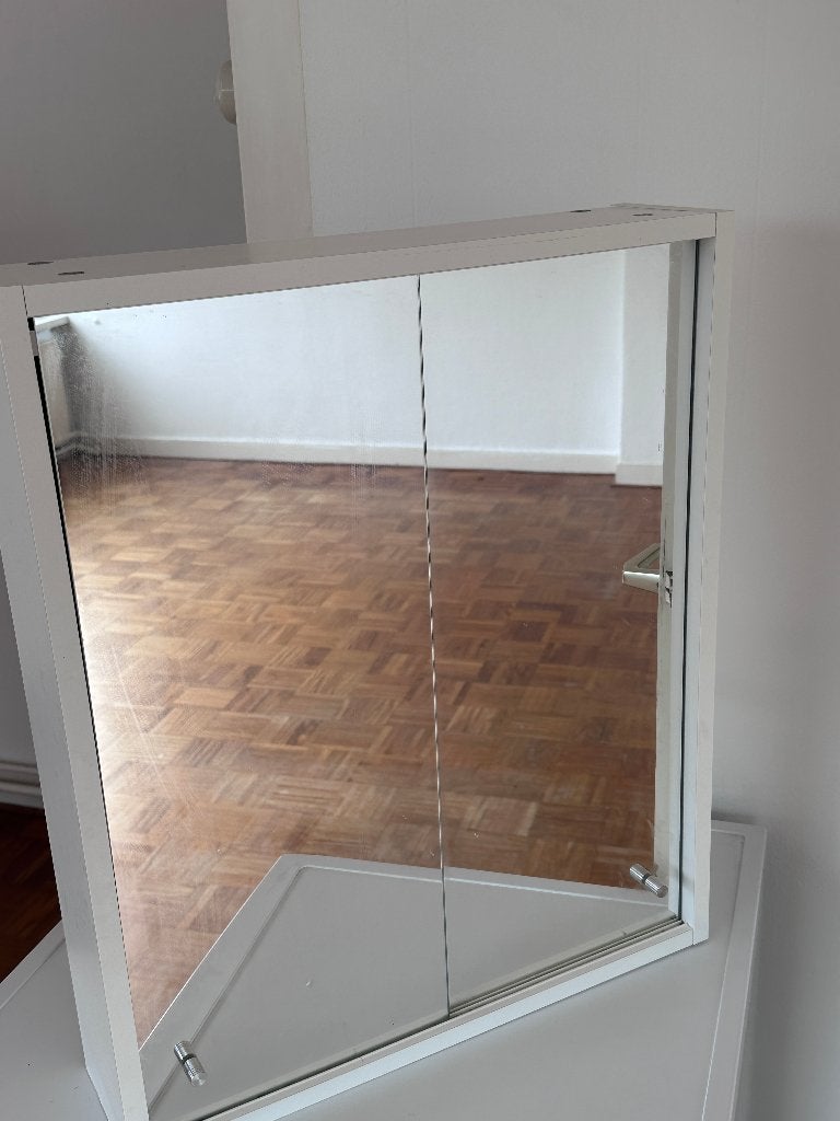 Nette witte spiegelkast met 2 deuren (badkamerkast), Ophalen, Spiegelkast, 50 tot 100 cm, Zo goed als nieuw