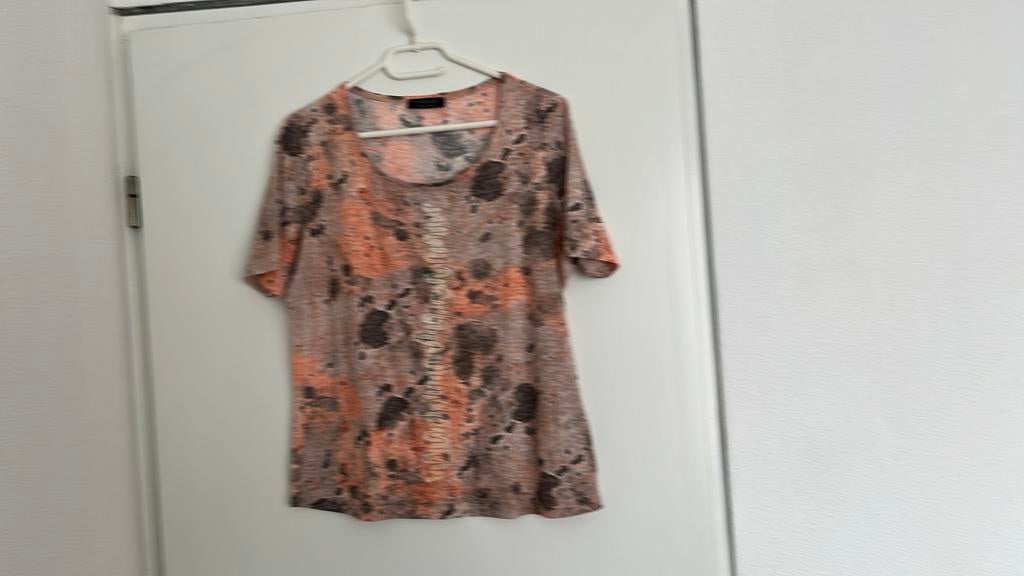 Merk Apanage. Tshirt beige/groen/oranje tshirt. Maat 40, Maat 38/40 (M), Ophalen of Verzenden, Zo goed als nieuw, Korte mouw