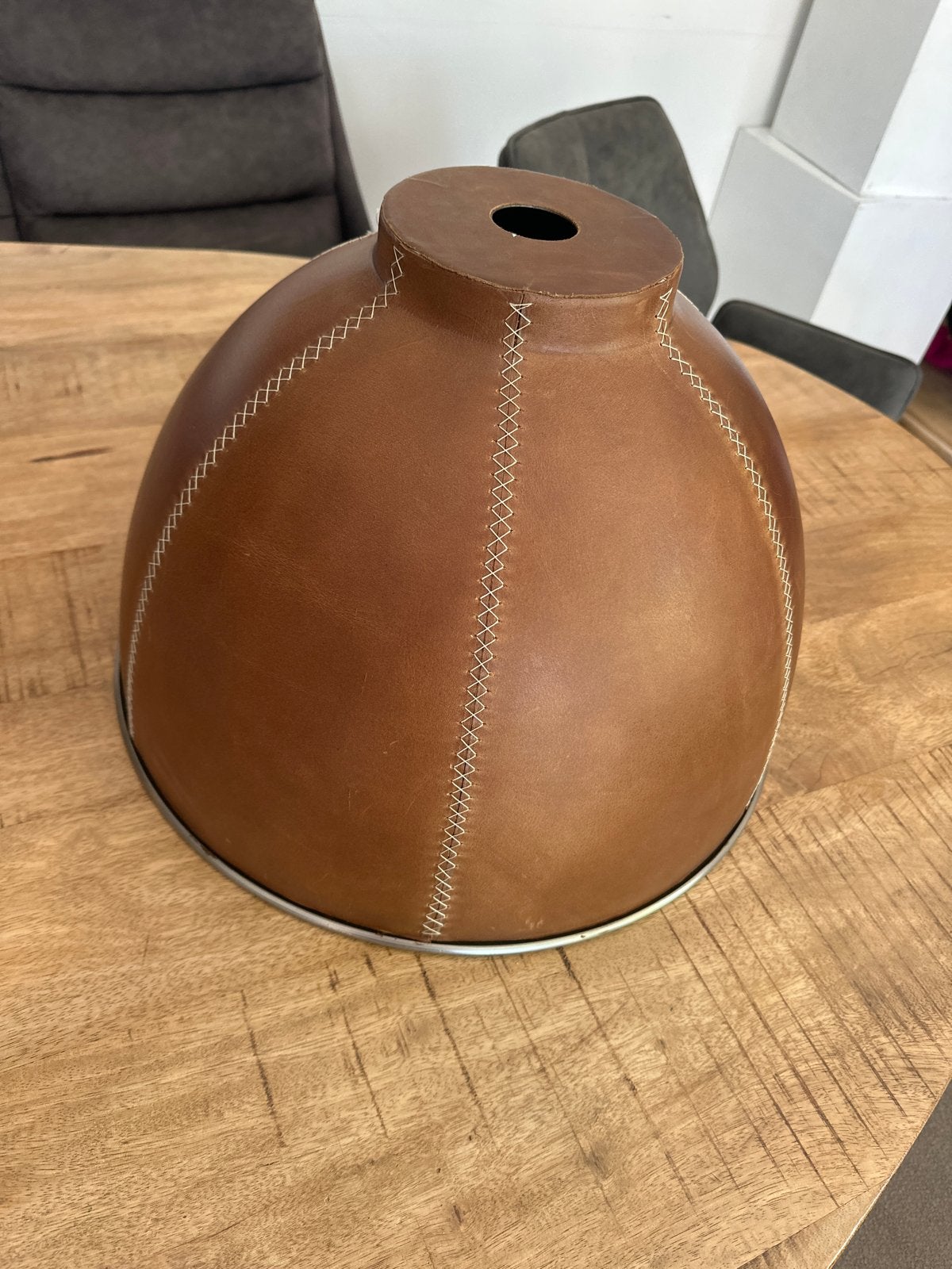 Leren lampenkap bruin 30cm hoog 46cm doorsnee, Huis en Inrichting, Lampen | Lampenkappen, Gebruikt, Bruin, Overige typen, Rond
