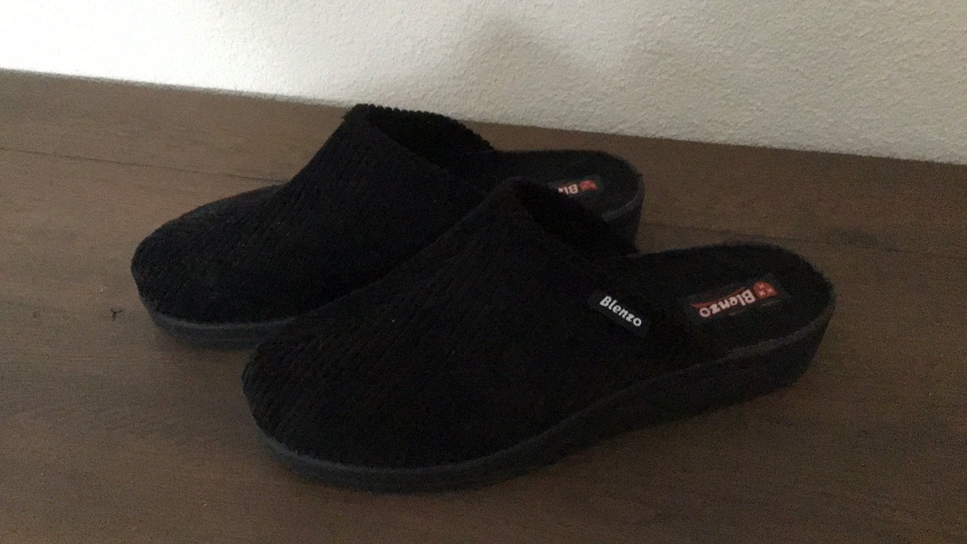 Blenzo corduroy pantoffels maat 43, Ophalen of Verzenden, Zo goed als nieuw, Zwart, Pantoffels of Sloffen