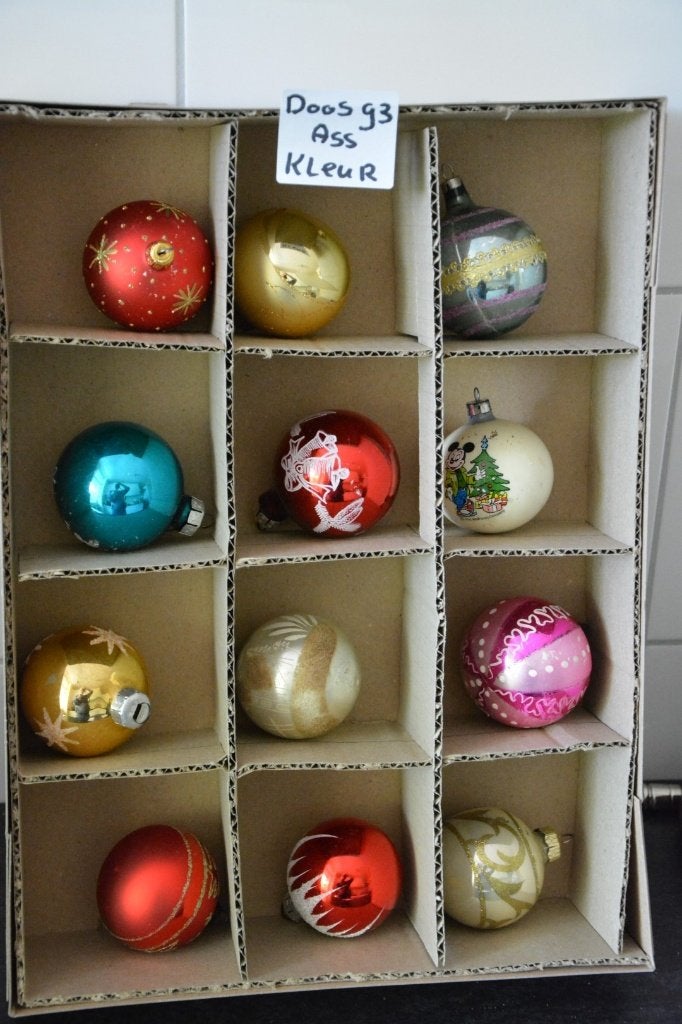 Kerstballen gekleurd Doos 93A, Diversen, Ophalen of Verzenden, Zo goed als nieuw