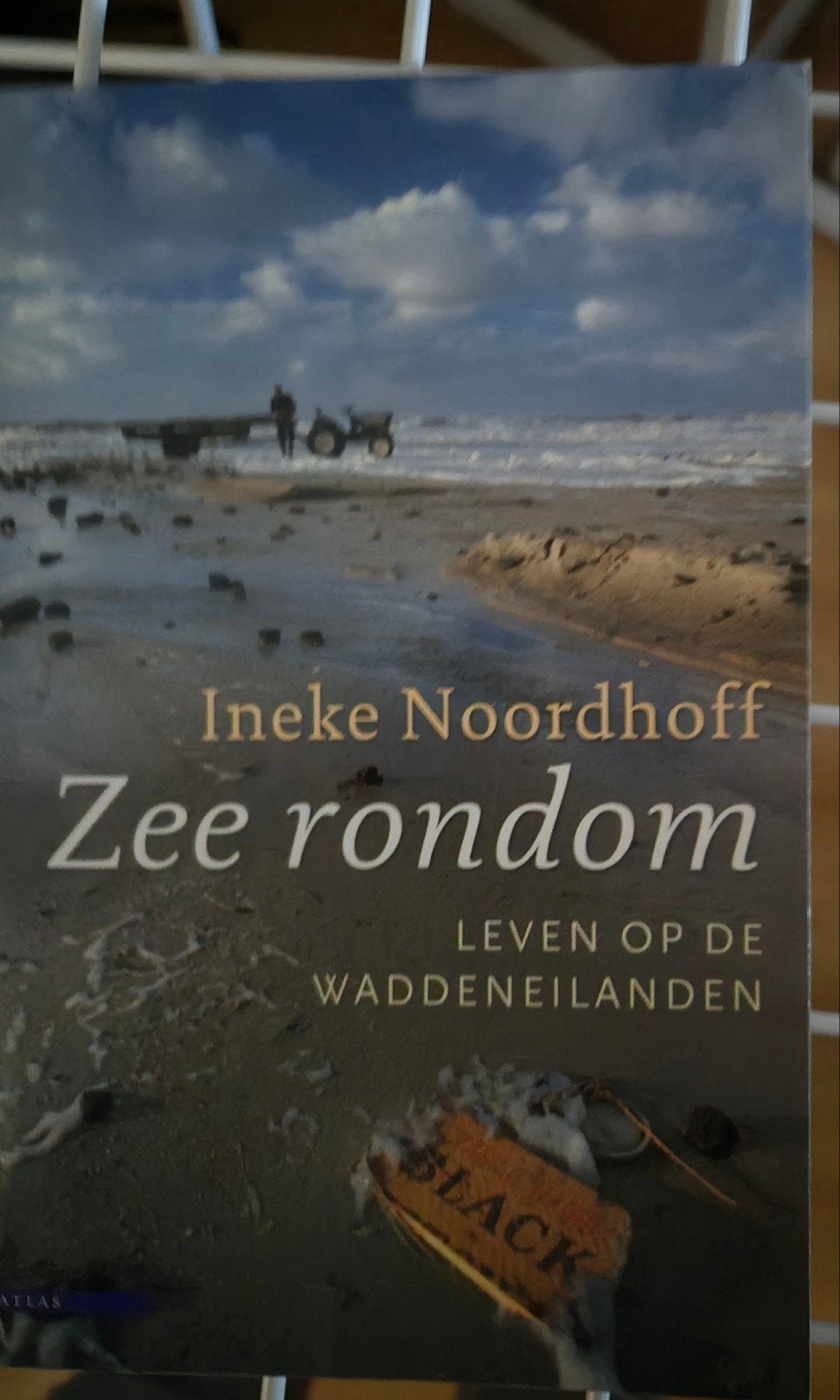 Zee rondom: Leven op de Waddeneilanden - Ineke Noordhoff, Ophalen of Verzenden, Zo goed als nieuw, Ineke Noordhoff, Nederland