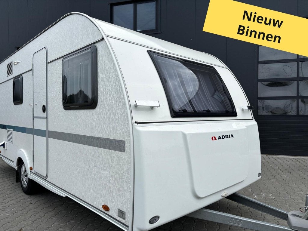 Adria Aviva 522 PT - 3 Bedden Uitvoering - Voortent, Caravans en Kamperen, Overige typen, Bedrijf, Treinzit, Adria
