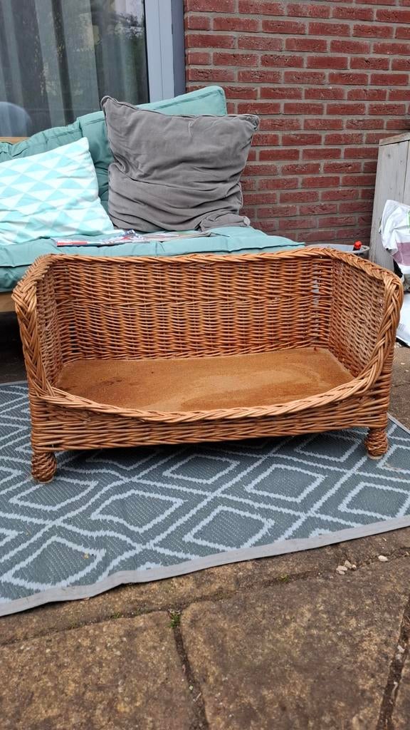 Rieten Honden mand op pootjes, Ophalen
