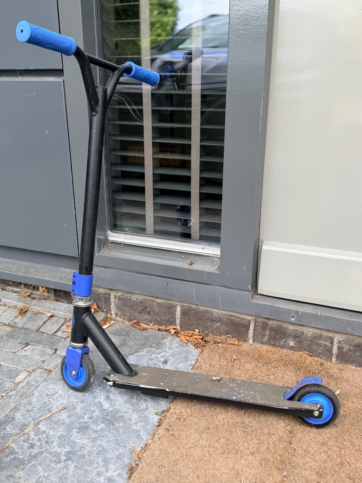 Stuntstep met blauwe accenten - Gebruikt, Fietsen en Brommers, Ophalen, Gebruikt, Gewone step