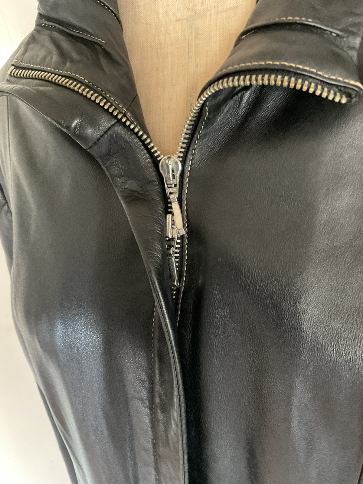 SKIN LANGE LEREN JAS (42), Kleding | Dames, Verzenden, Gedragen, Maat 42/44 (L), Bruin