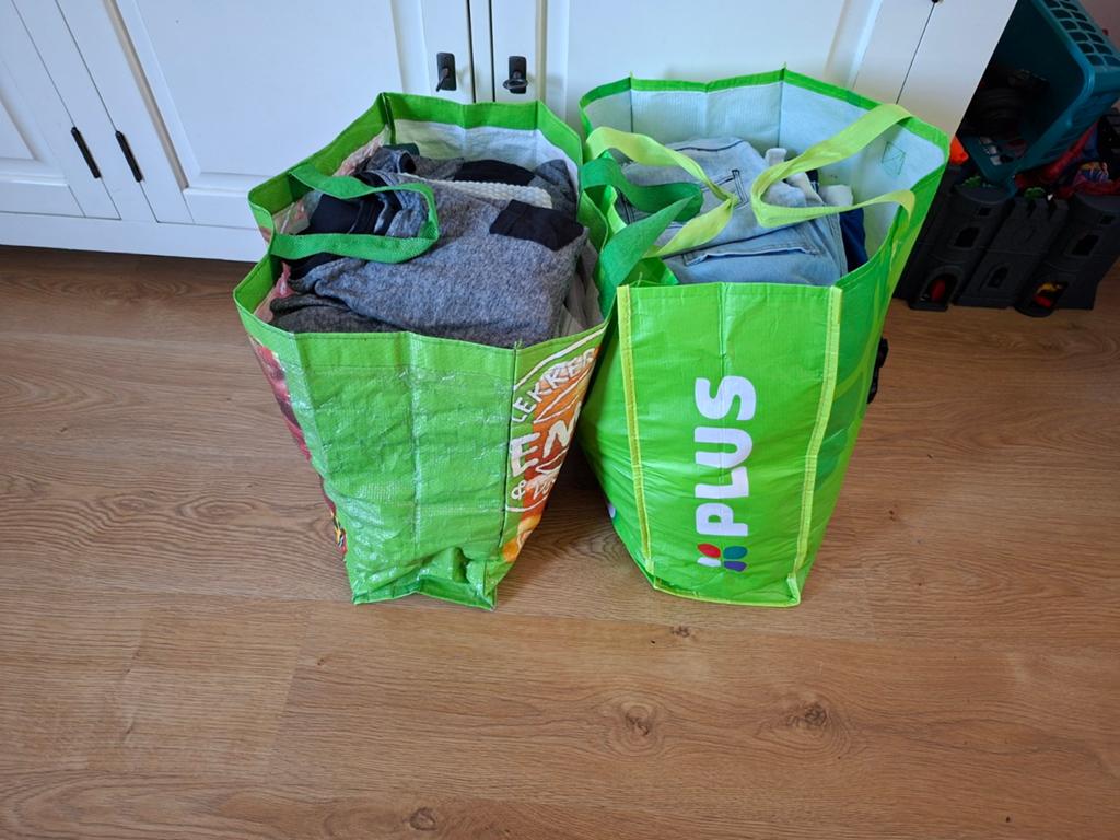 2 big shoppers jongenskleding vanaf maat 134, Ophalen, Gebruikt, Maat 134