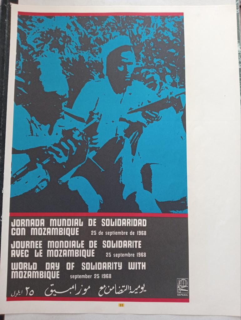 Affiche Cuba 1970 Solidariteit Mozambique, Verzamelen, Ophalen of Verzenden, Gebruikt, A1 t/m A3, Film en Tv